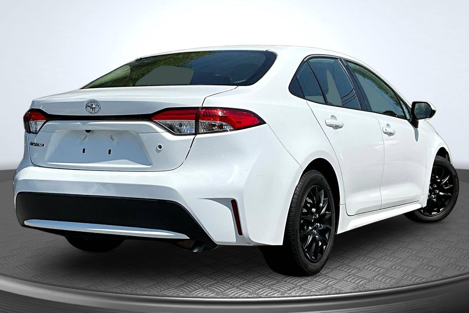 Used 2022 Toyota Corolla L FWD image 6
