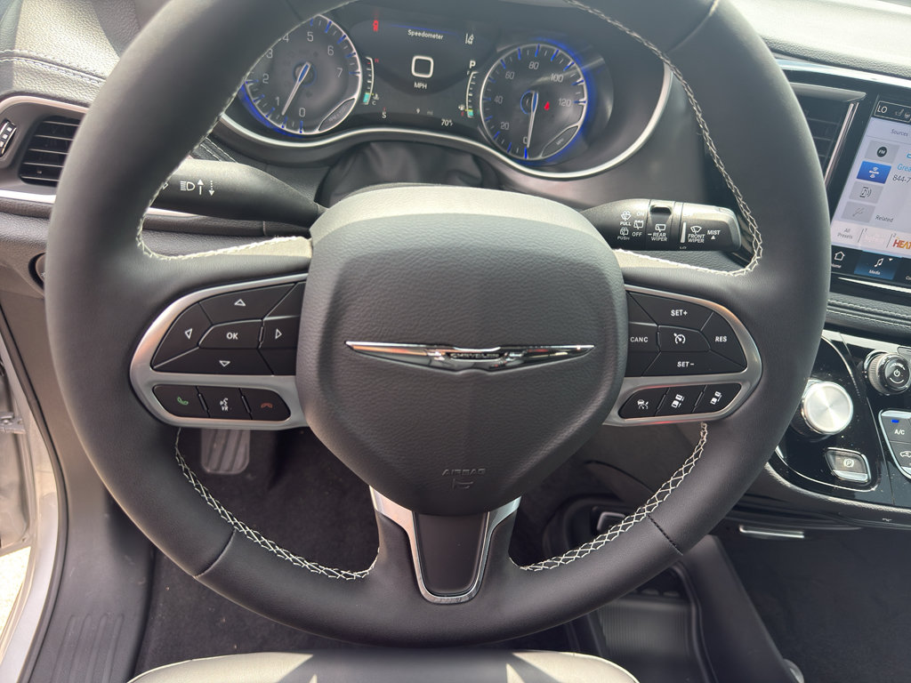 New 2026 Chrysler Pacifica Select FWD image 15