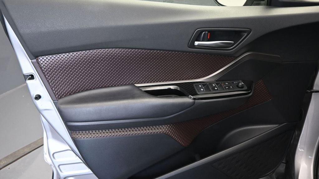 Used 2019 Toyota C-HR Limited FWD image 21