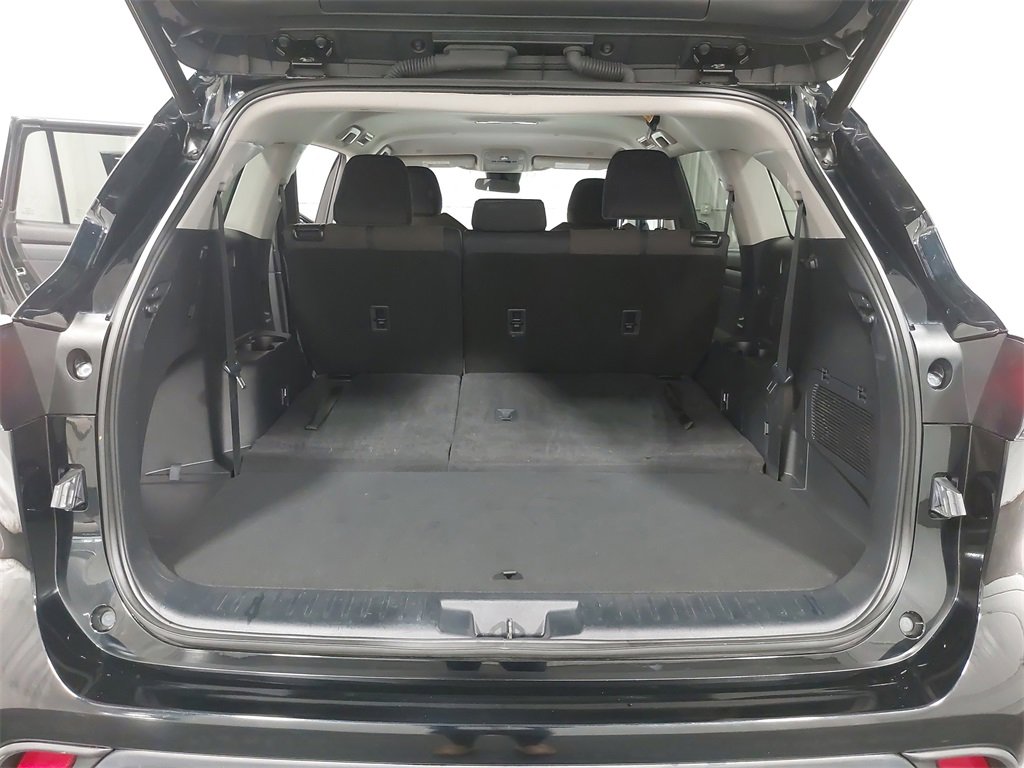 Used 2023 Toyota Highlander LE image 14