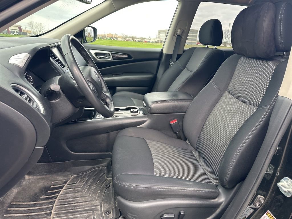 Used 2019 Nissan Pathfinder SV image 15