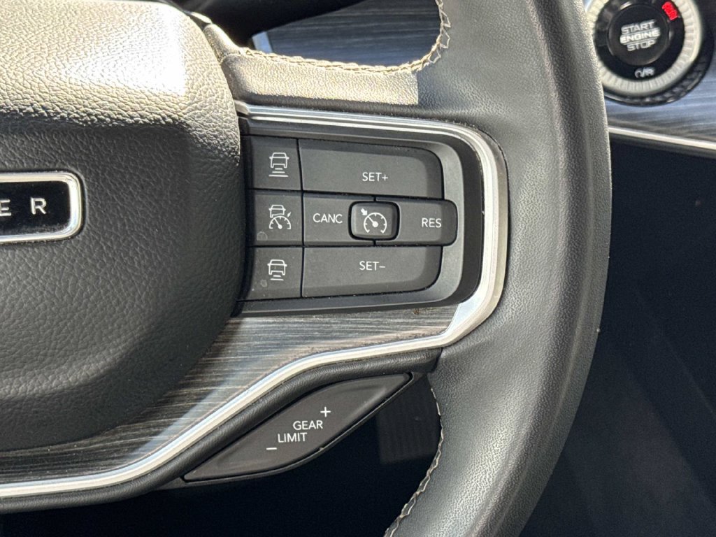 Used 2024 Jeep Wagoneer Series II RWD image 9