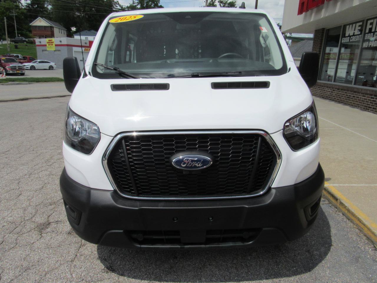 Used 2025 Ford Transit 250 Low Roof w/ Exterior Upgrade Package RWD image 2