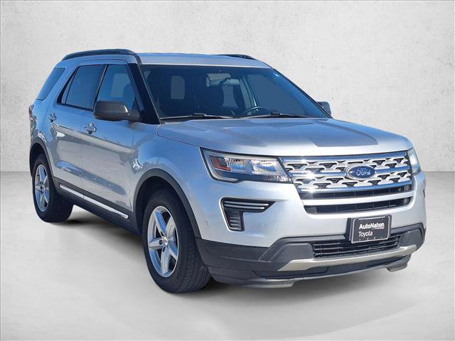 Used 2019 Ford Explorer XLT image 3