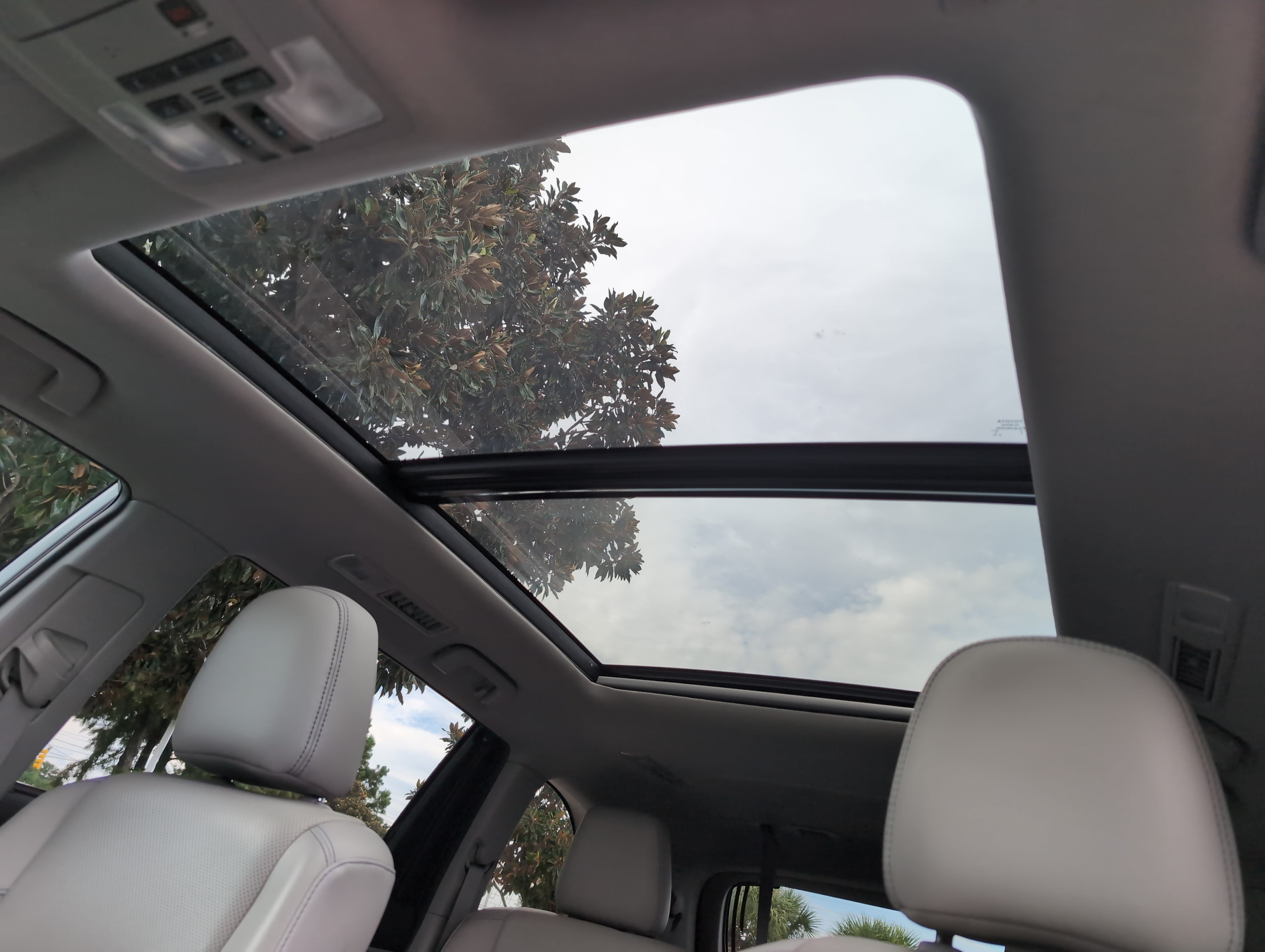 Used 2019 Toyota Highlander Limited Platinum FWD image 28
