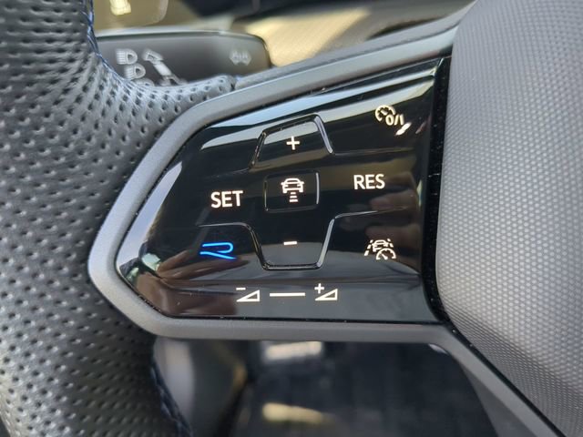 Used 2024 Volkswagen Golf R image 28