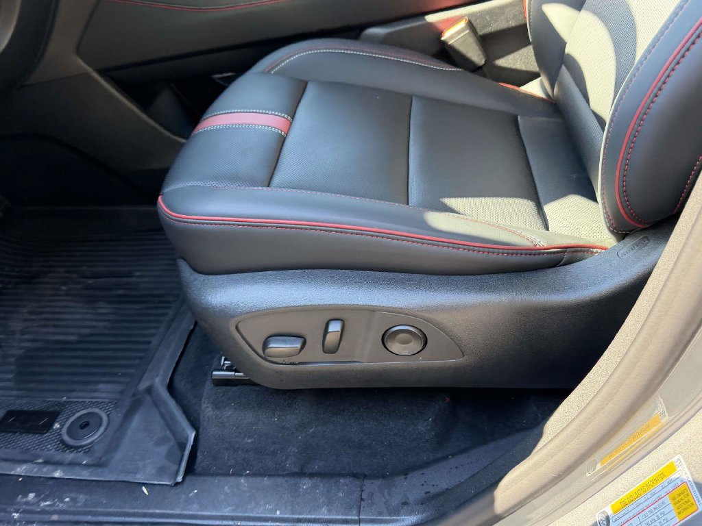 New 2027 Chevrolet Traverse RS w/ LPO, Floor Liner Package AWD/4WD image 17