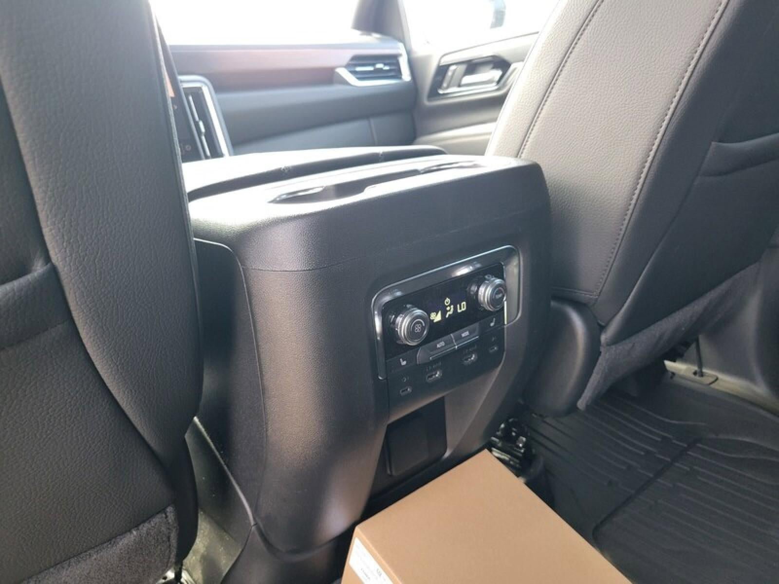 New 2026 GMC Yukon Denali w/ Denali Reserve Package RWD image 34