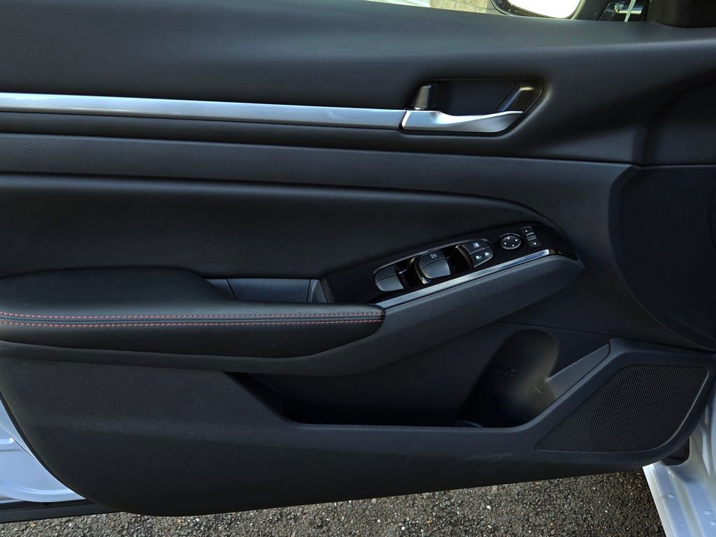 Used 2025 Nissan Altima 2.5 SR image 10