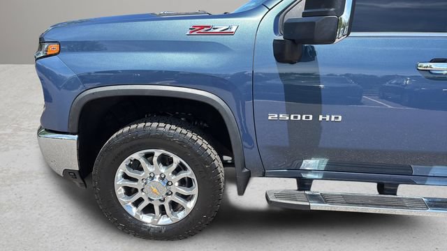 Used 2025 Chevrolet Silverado 2500 LTZ w/ LTZ Premium Package AWD/4WD image 35