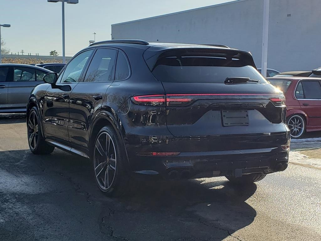 Used 2022 Porsche Cayenne GTS w/ Sport Chrono Package (8LH) image 7