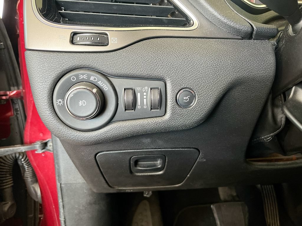 Used 2020 Jeep Cherokee Limited FWD image 10