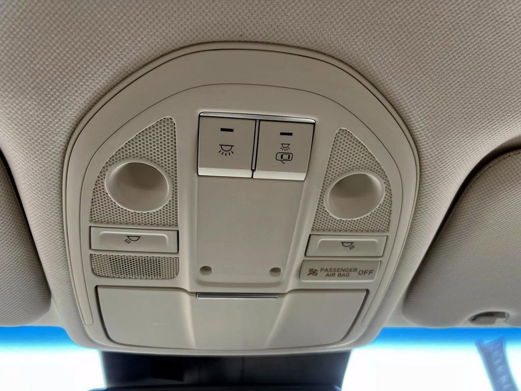 Used 2023 Genesis G70 2.0T image 31