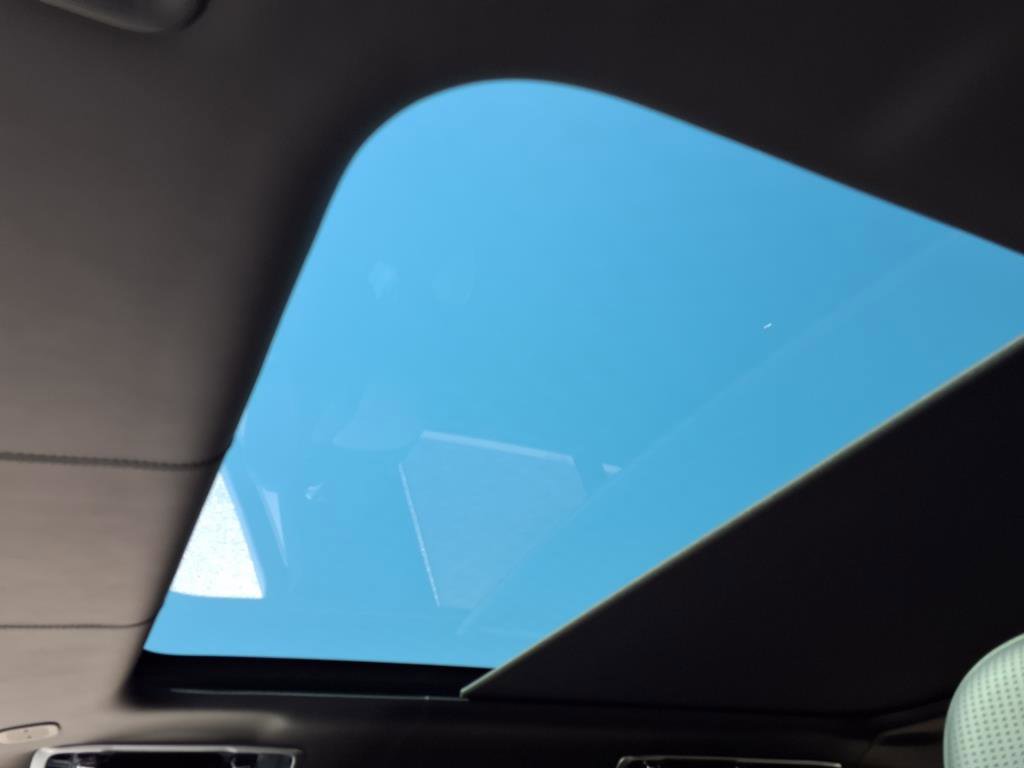 New 2025 Land Rover Range Rover SV image 17