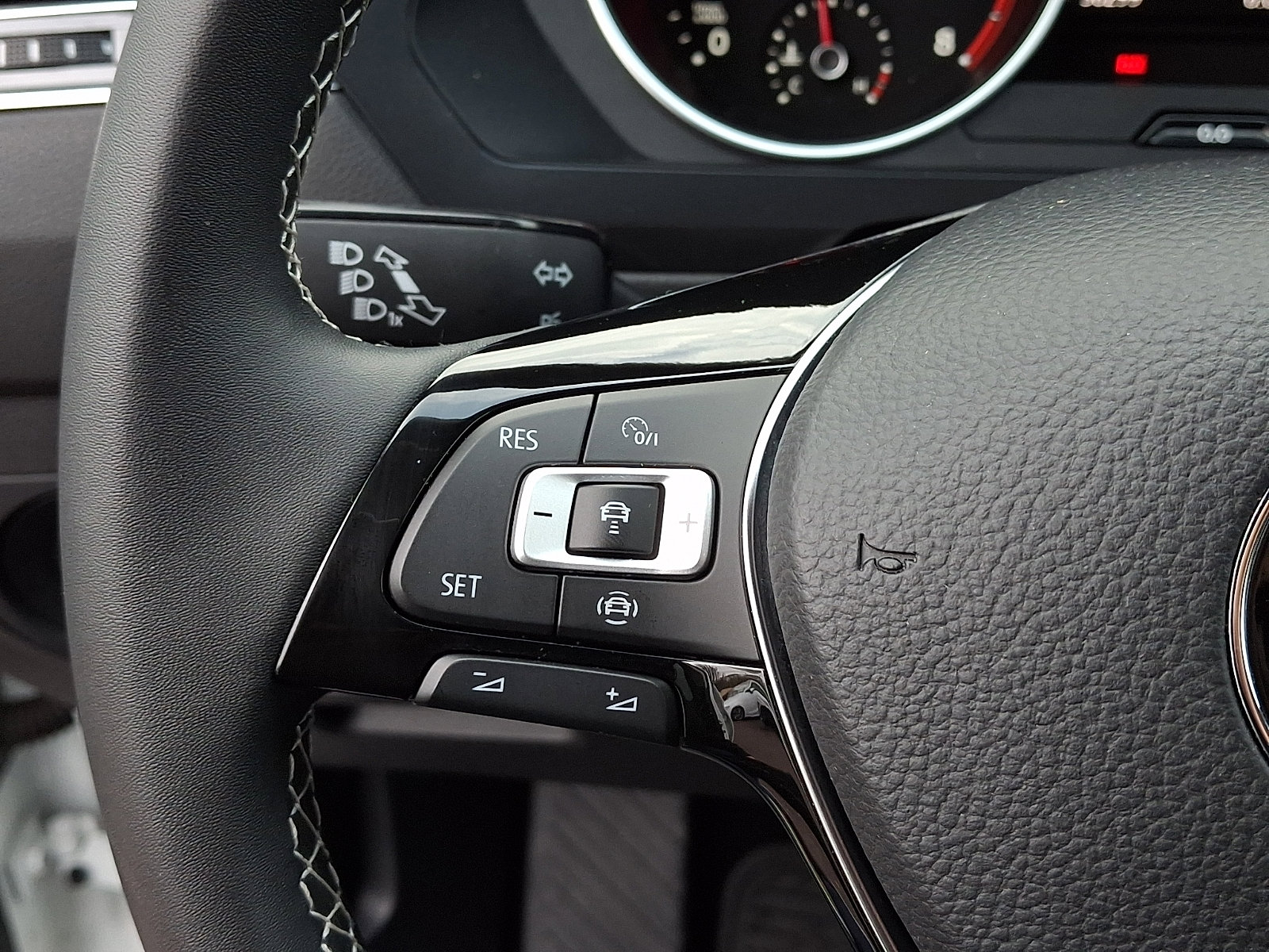 Used 2021 Volkswagen Tiguan SE w/ Panoramic Sunroof Package image 20