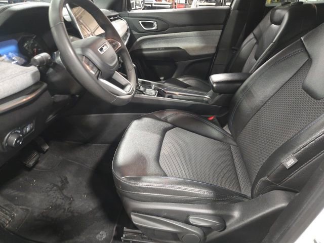 Used 2024 Jeep Compass Latitude image 13