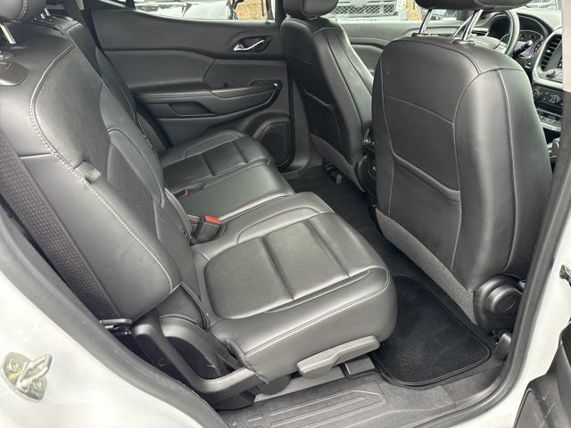 Used 2023 GMC Acadia SLT FWD image 16