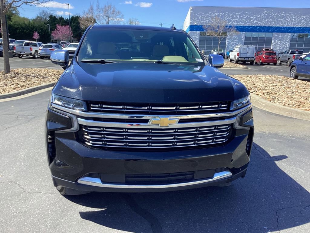 Used 2024 Chevrolet Suburban Premier RWD image 4