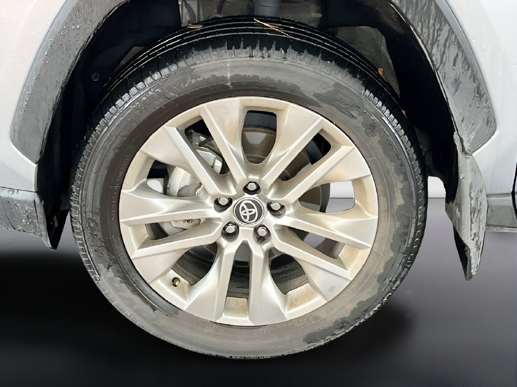 Used 2025 Toyota RAV4 Limited FWD image 31