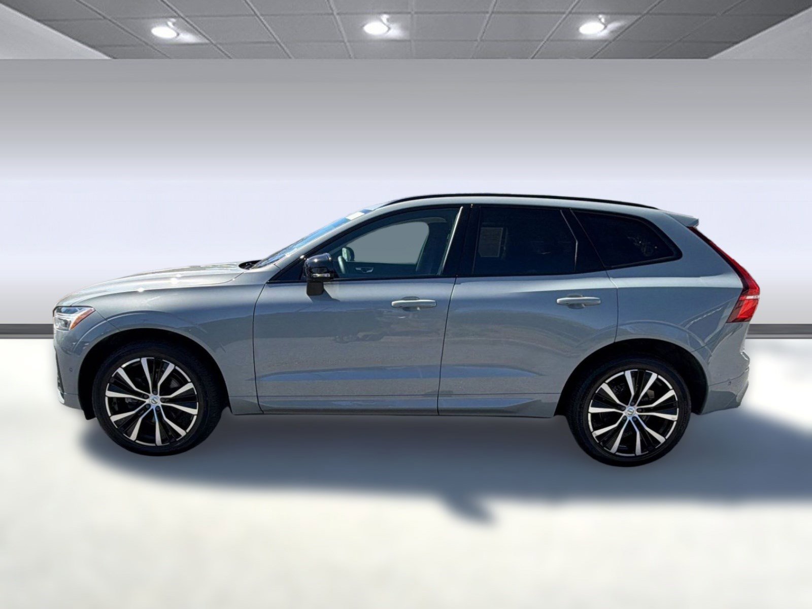 Certified 2024 Volvo XC60 B5 Plus w/ Climate Package image 2