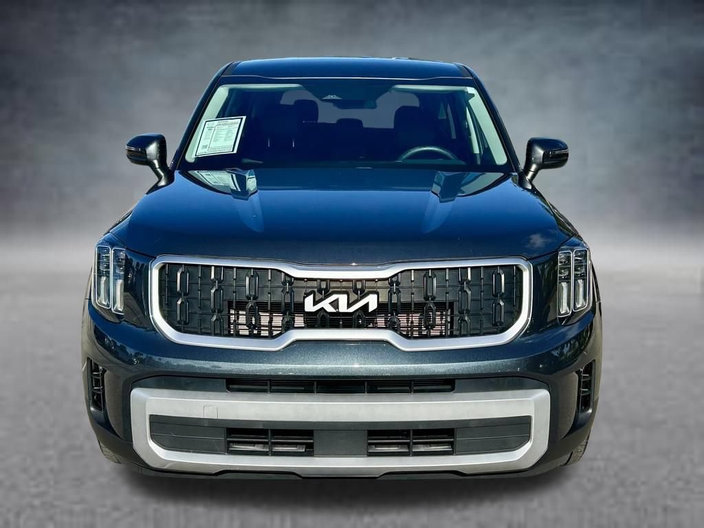 Used 2023 Kia Telluride LX FWD image 2