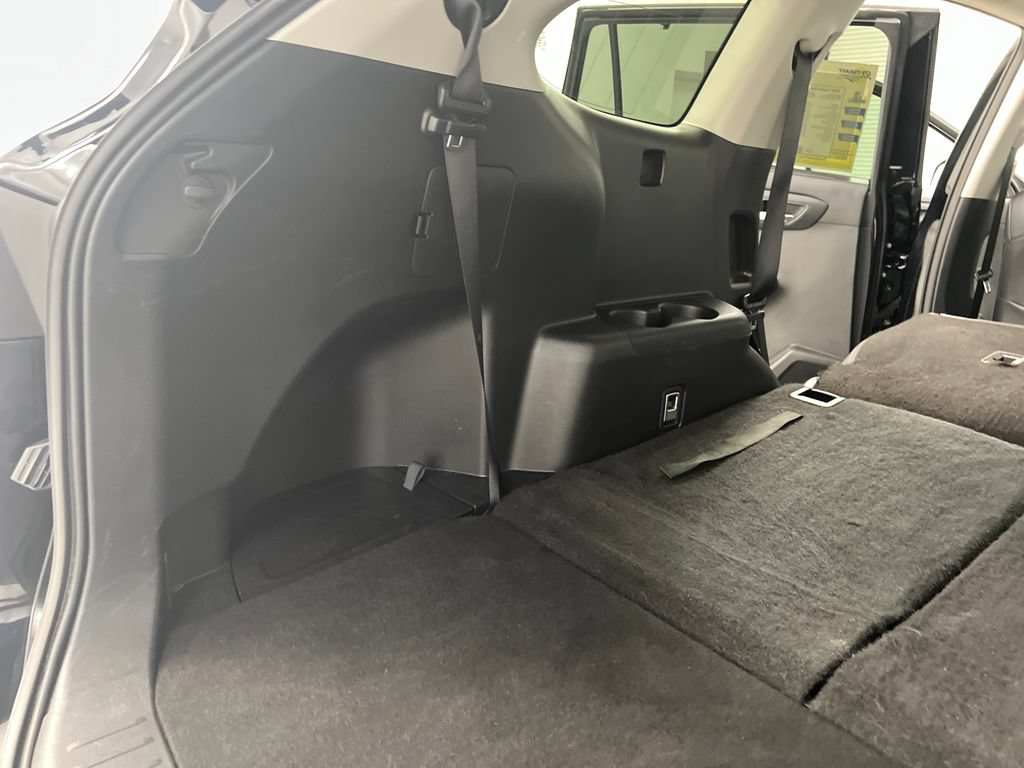 Used 2025 Toyota Highlander XLE FWD image 45