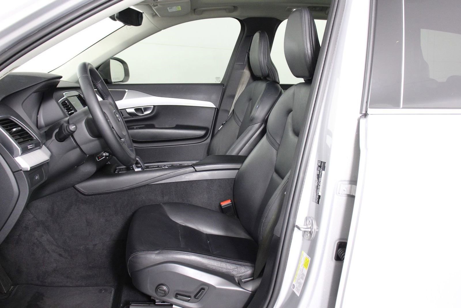 Certified 2023 Volvo XC90 B5 Core w/ Protection Package Premier AWD/4WD image 31