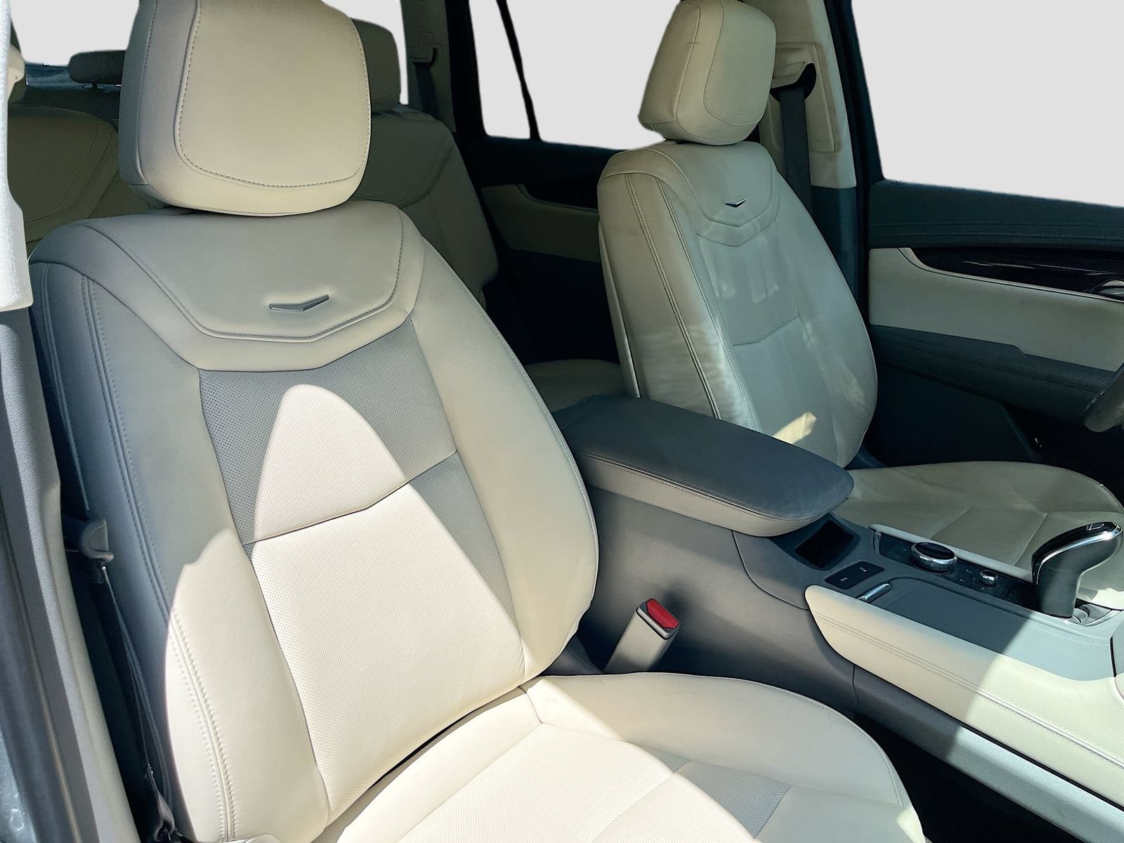 Used 2024 Cadillac XT6 Premium Luxury w/ Technology Package FWD image 31