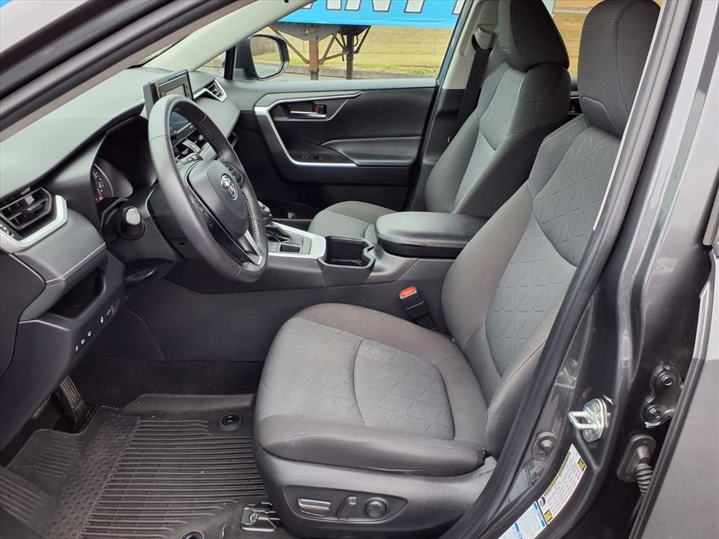 Used 2022 Toyota RAV4 XLE w/ Convenience Package image 11