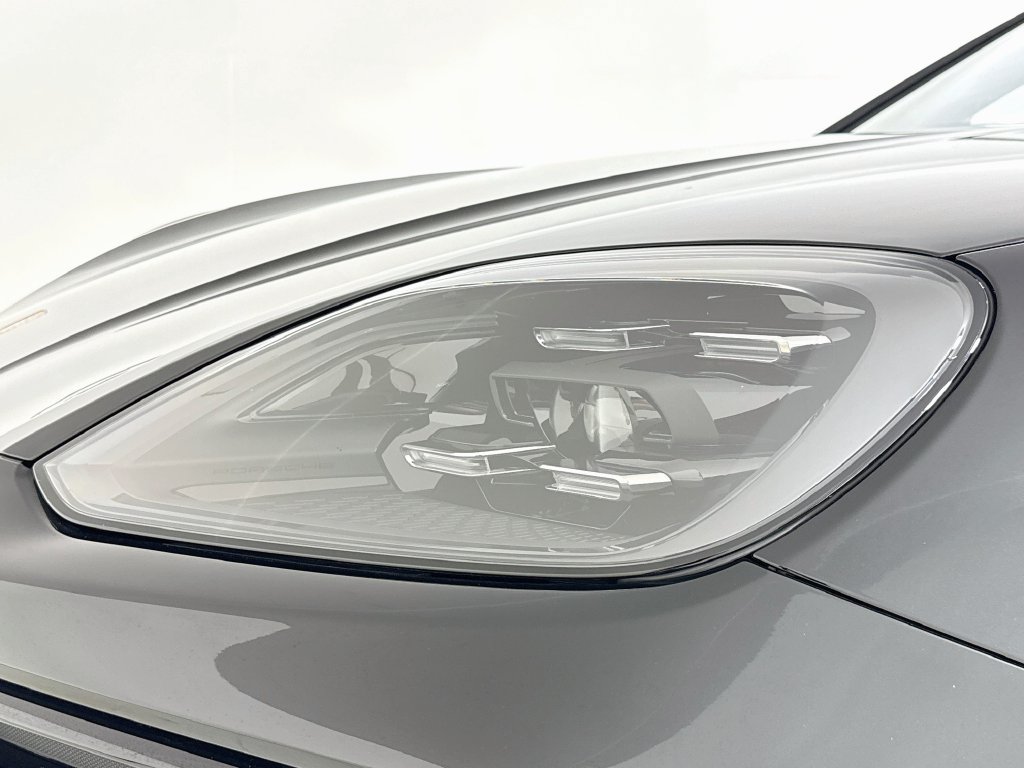 Used 2024 Porsche Cayenne AWD/4WD image 28