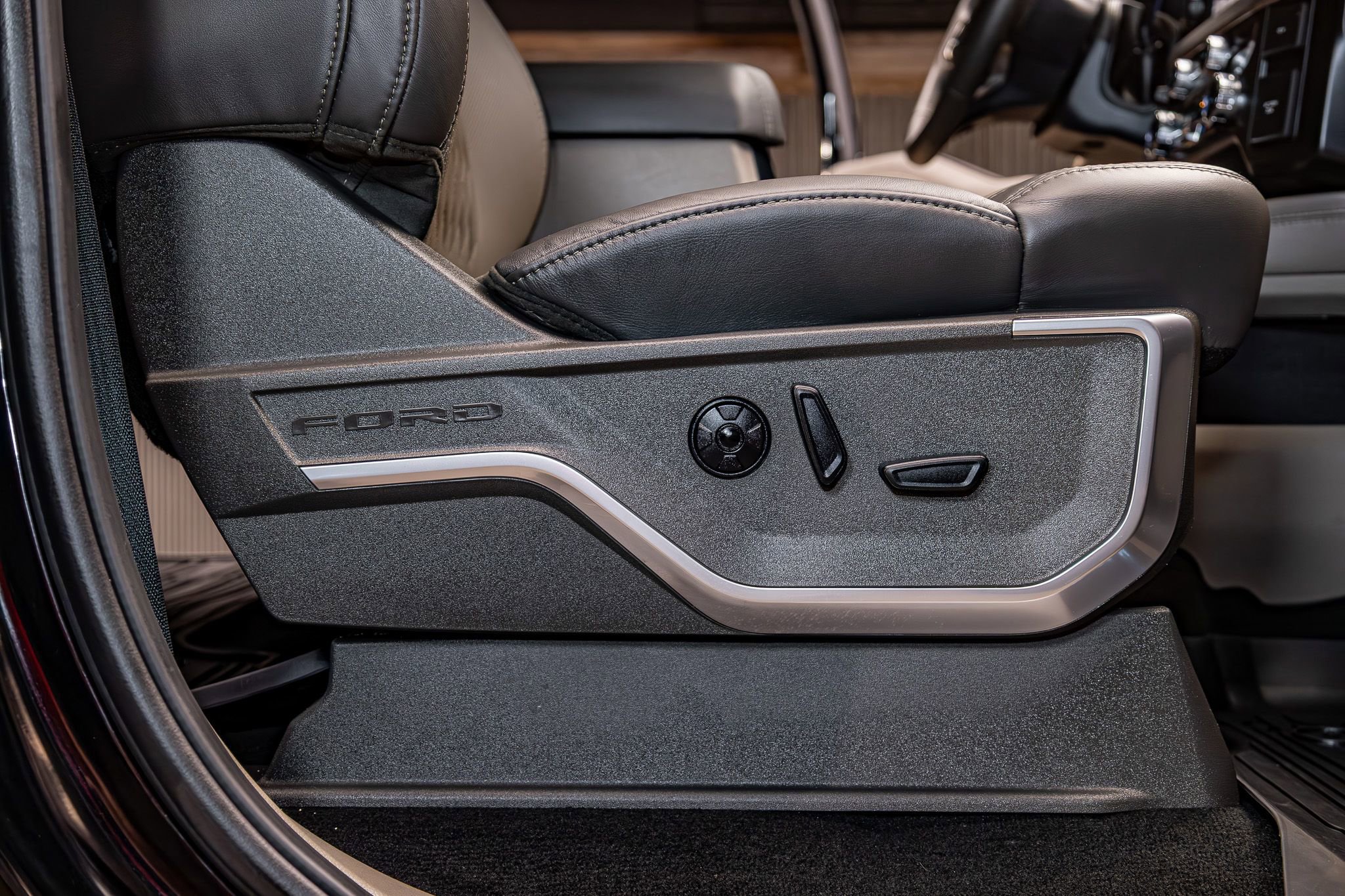 Used 2026 Ford F350 Platinum w/ Platinum Plus Package image 26