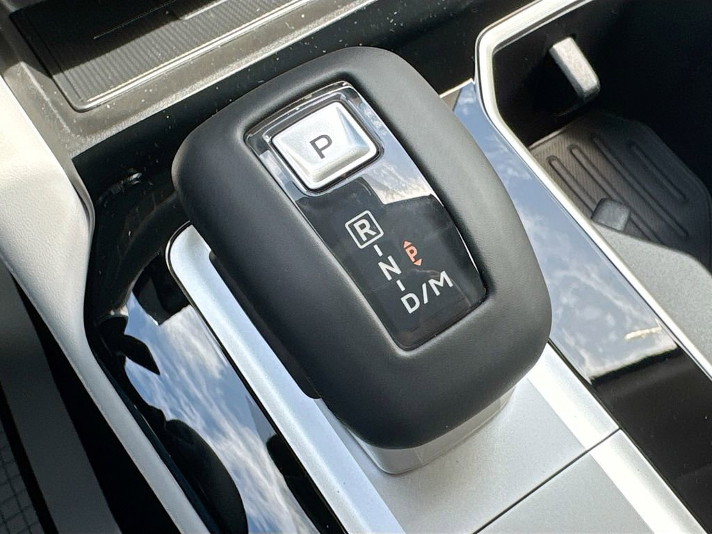 Used 2025 Mitsubishi Outlander SE image 18