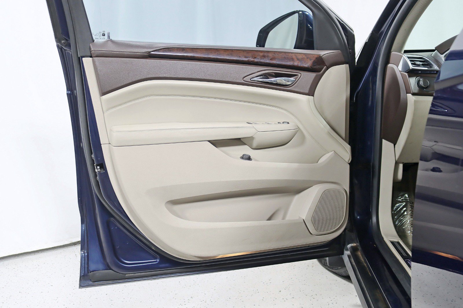 Used 2010 Cadillac SRX Luxury AWD/4WD image 29