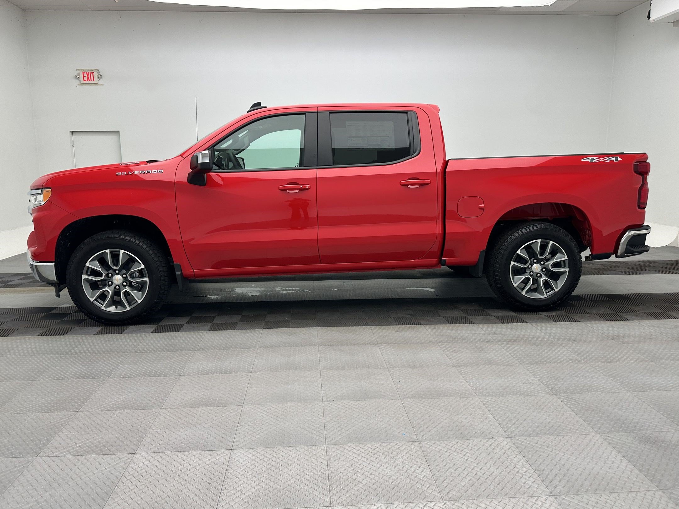 Certified 2026 Chevrolet Silverado 1500 LT AWD/4WD image 2