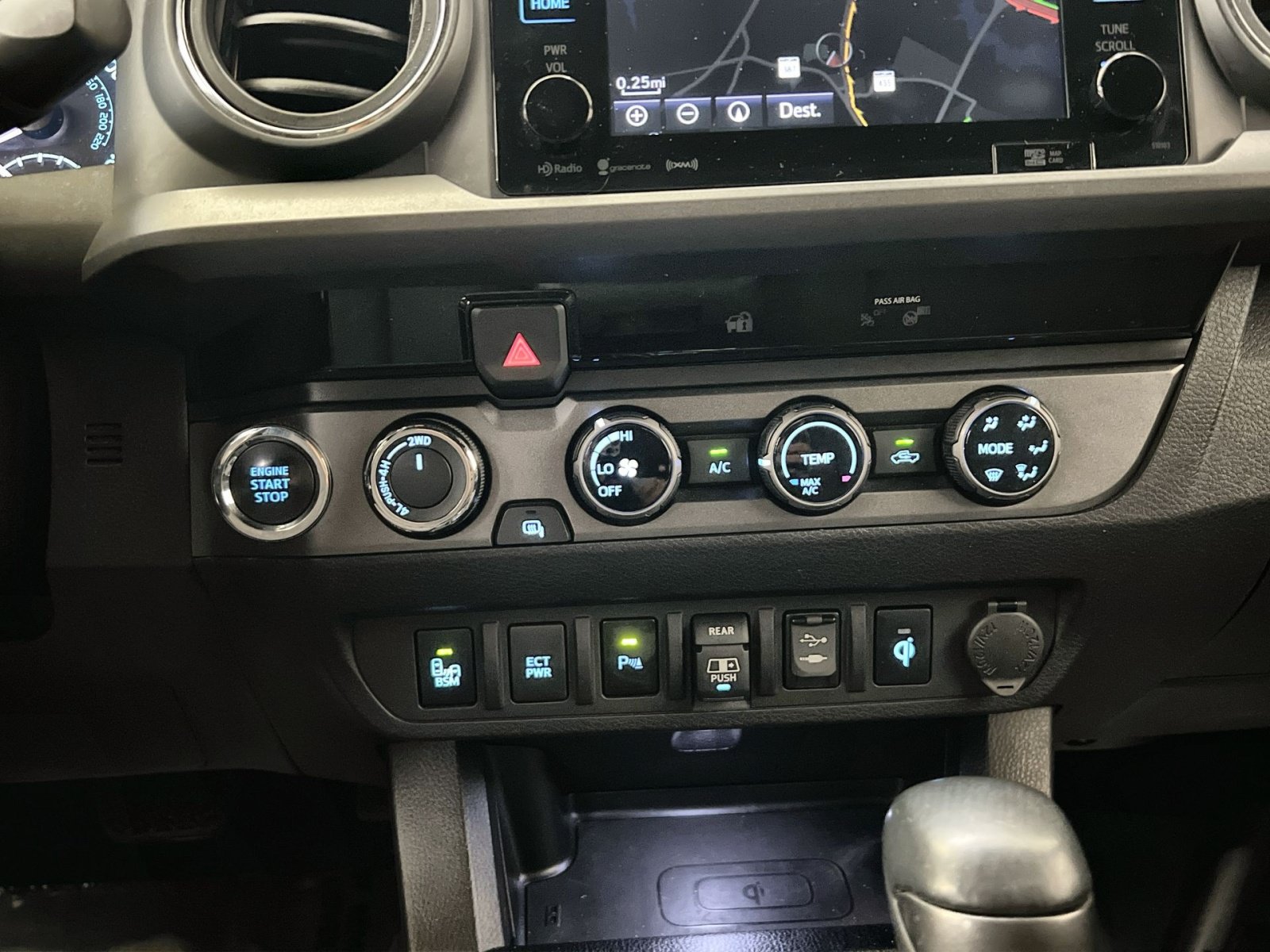Used 2018 Toyota Tacoma TRD Off-Road w/ Technology Package AWD/4WD image 20