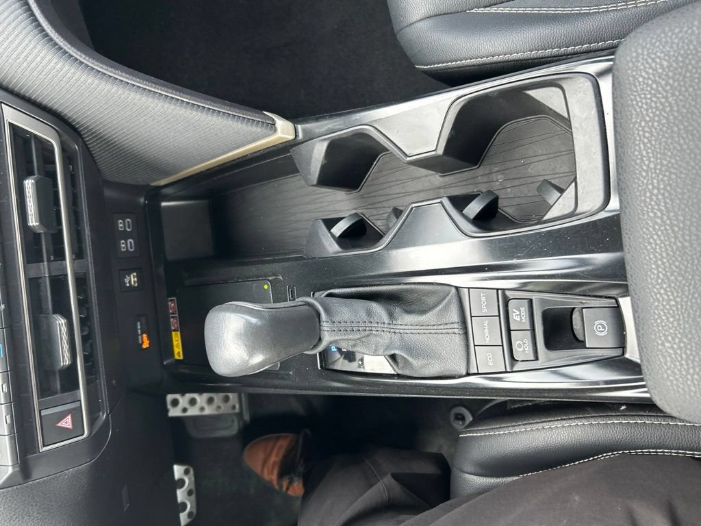 Used 2025 Toyota Camry SE FWD image 4