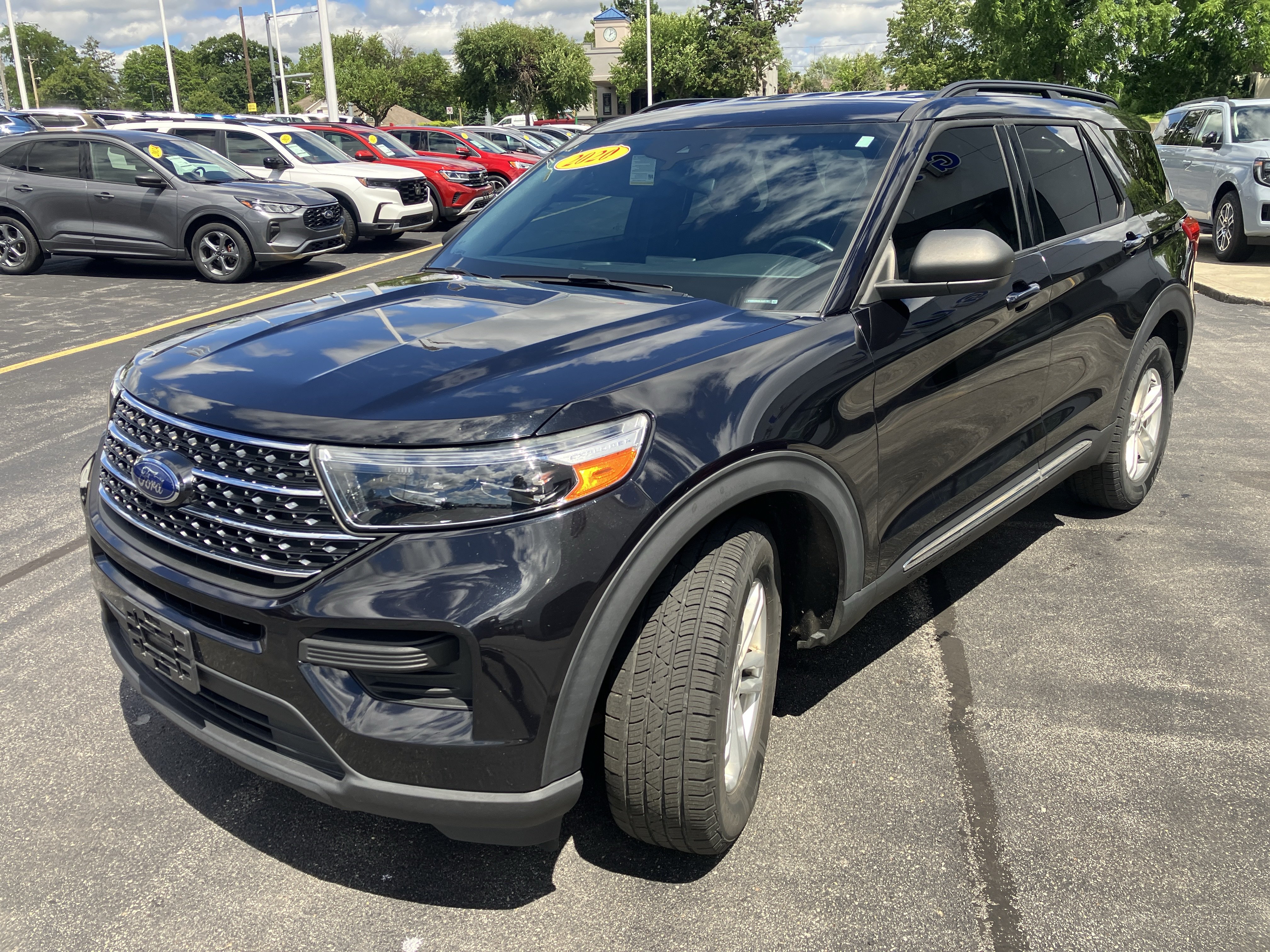 Used 2020 Ford Explorer XLT w/ Class III Trailer Tow Package AWD/4WD image 3