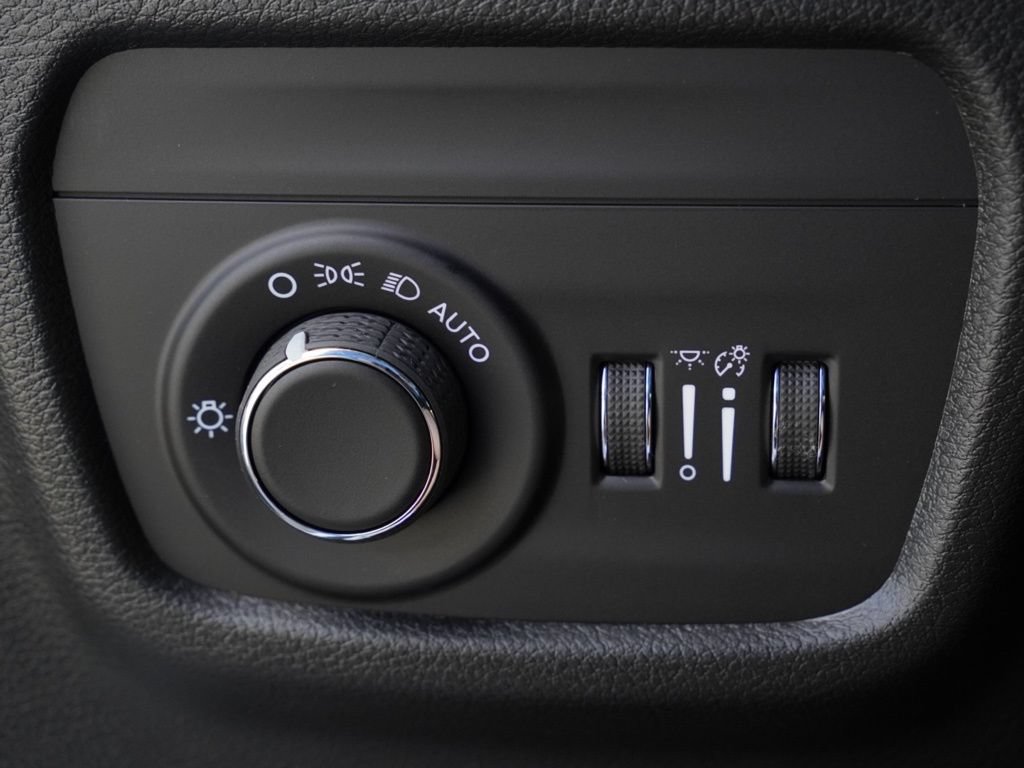 New 2026 Jeep Grand Cherokee Altitude AWD/4WD image 13