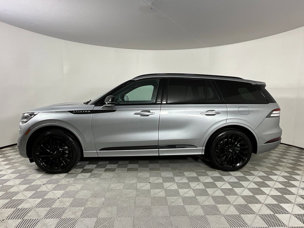 Certified 2024 Lincoln Aviator Reserve w/ Equipment Group 201A image 2