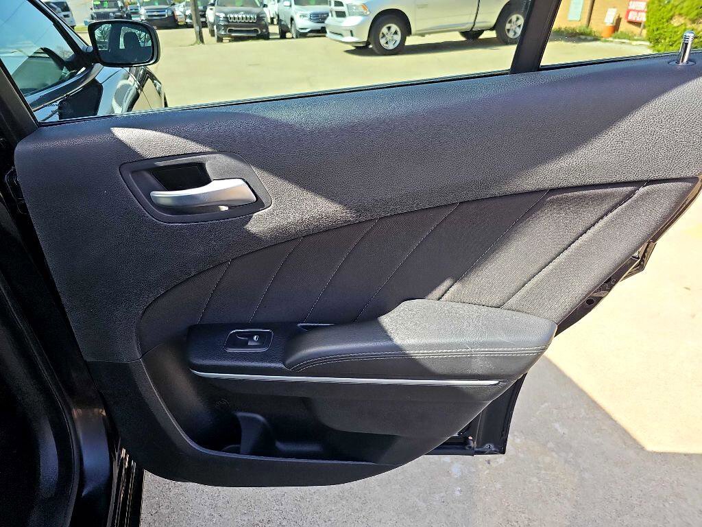 Used 2023 Dodge Charger SXT image 17