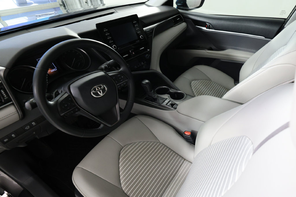 Used 2023 Toyota Camry SE FWD image 16