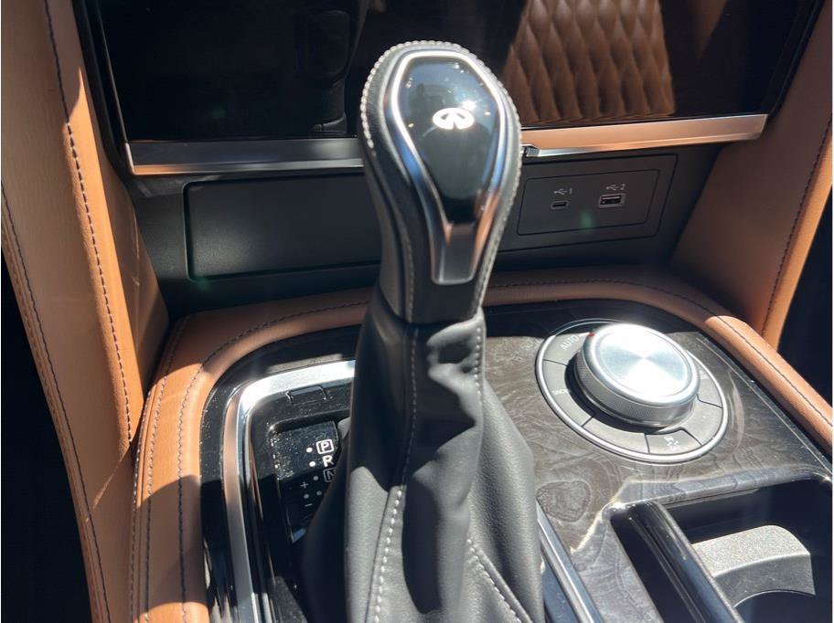 Used 2024 INFINITI QX80 Sensory w/ Cargo Package AWD/4WD image 18