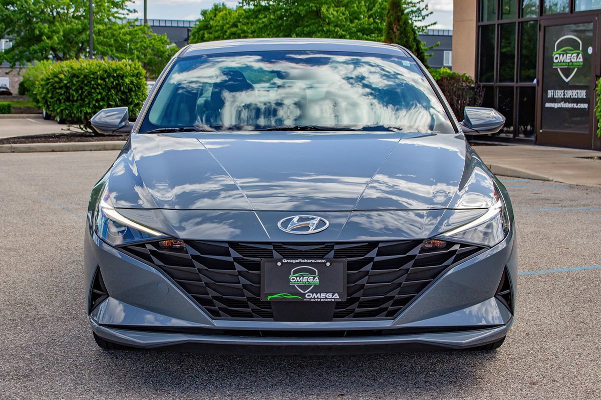 Used 2022 Hyundai Elantra SEL w/ Convenience Package FWD image 2