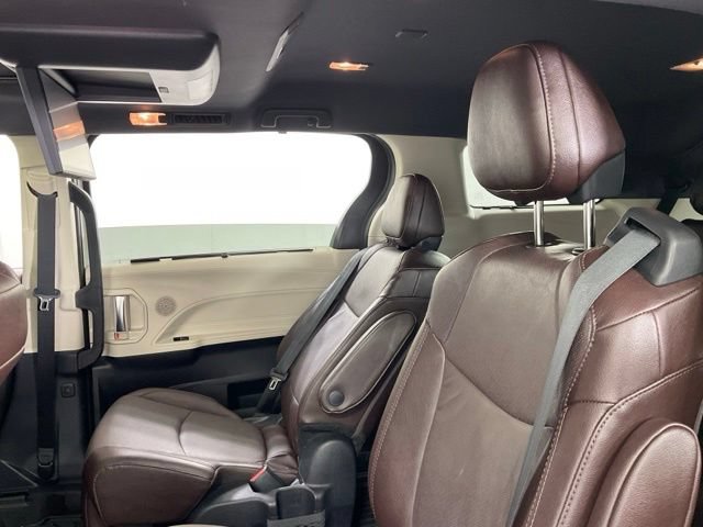 Used 2023 Toyota Sienna Platinum AWD/4WD image 31