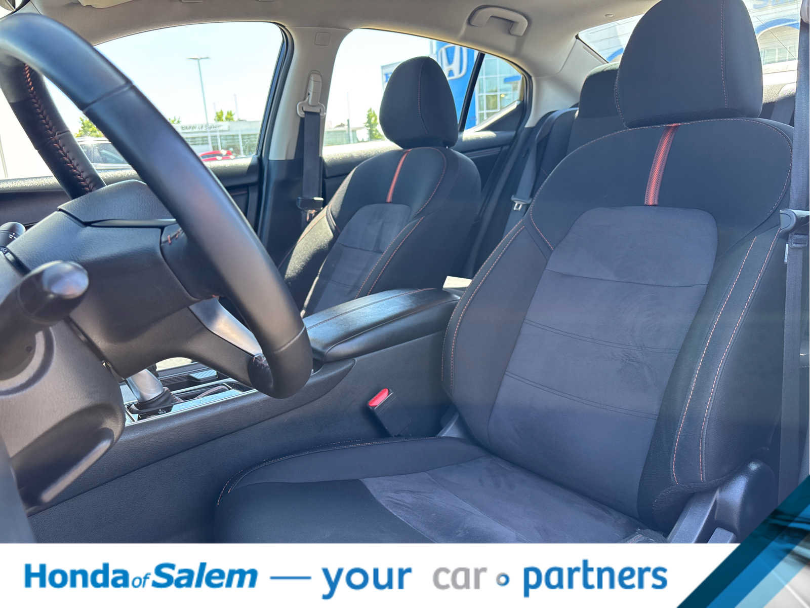 Used 2025 Nissan Sentra SR FWD image 11