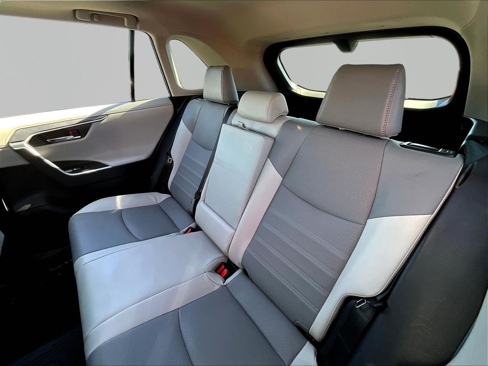 Used 2022 Toyota RAV4 Limited AWD/4WD image 22