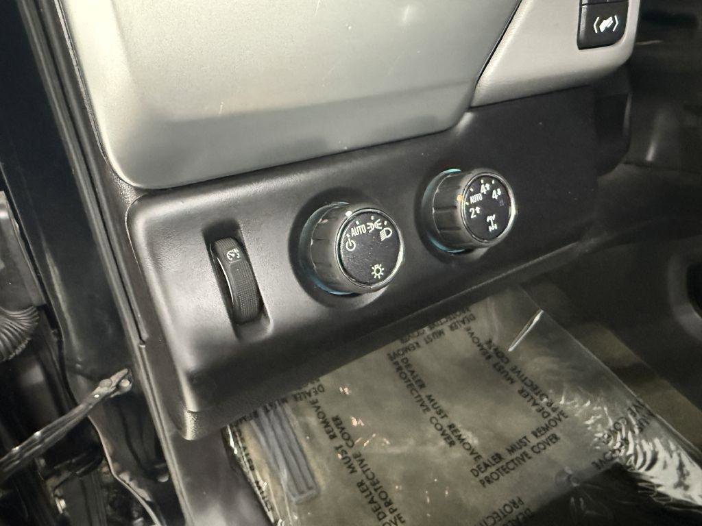 Used 2015 Chevrolet Suburban LT image 12