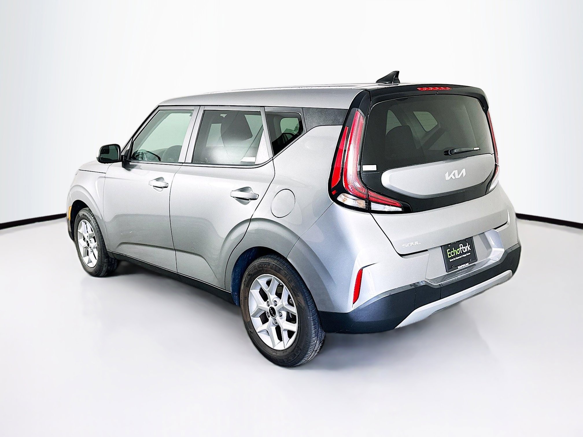 Used 2025 Kia Soul LX w/ LX Technology Package FWD image 5