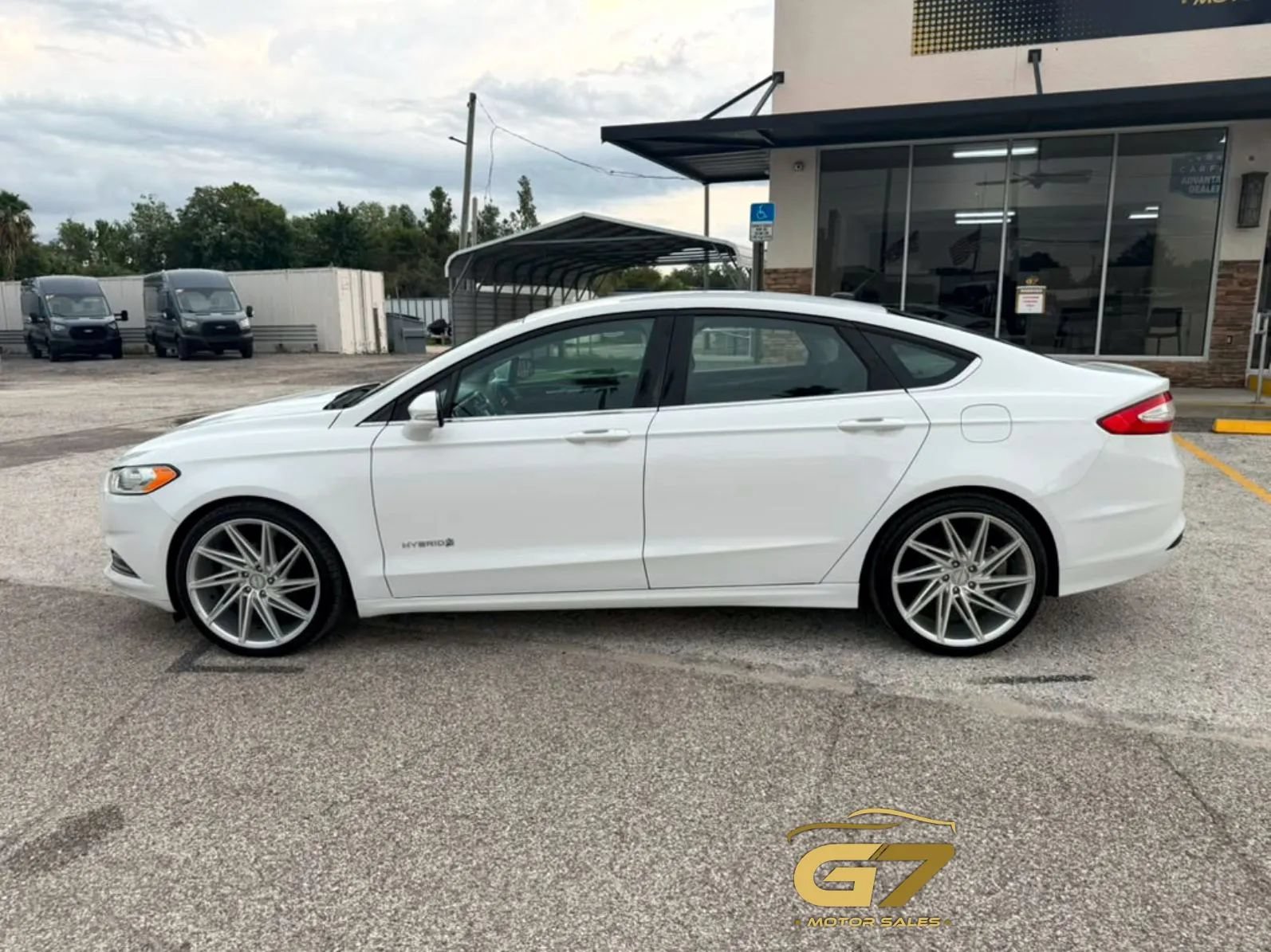 Used 2016 Ford Fusion SE FWD image 6