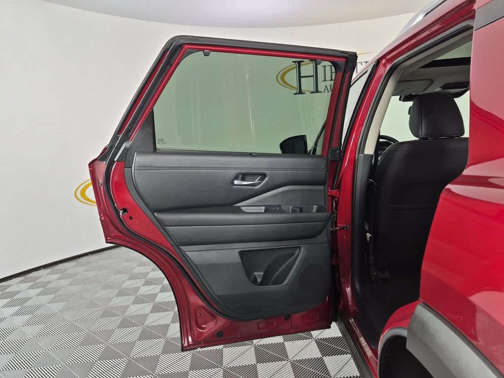 Used 2022 Nissan Pathfinder Platinum AWD/4WD image 31